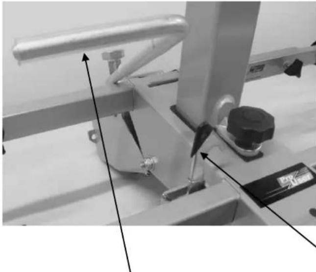 Pro-User Silverbike 90215 - Achtung: Achten Sie darauf, dass beim Zurücksetzen der Klappvorrichtung kein Kabel der Beleuchtingseinheit eingeklemmt wird! - 1