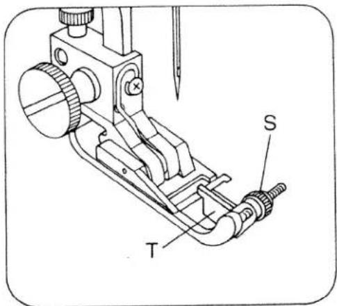PFAFF Hobby 302 - Bevestigen van de lineaal - 1