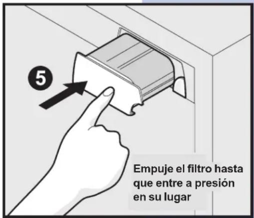5 Empuje el filtro hasta que entre a presión en su lugar