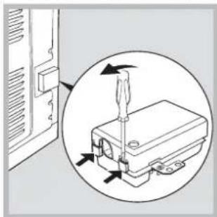 INDESIT I6VMH2A.1(W)NL - Montage du cordon d'alimentation - 1