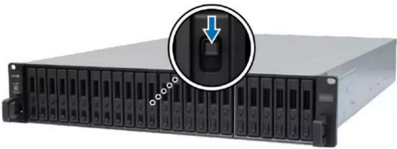 SYNOLOGY RX2417SAS - Installation des disques - 4