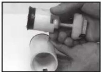 Chapin 61808 - DISASSEMBLING AND REPAIRING THE PISTON PUMP - 3