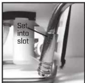 Chapin 63900 - INSTALLING THE PUMP HANDLE - 11