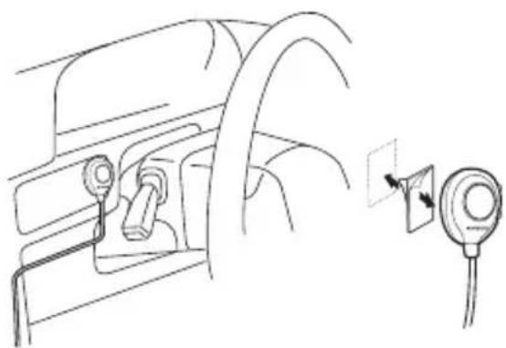 KENWOOD CMOS220 - Fixez le ruban adhésif double face au verso du commutateur puis fixez celui-ci à un endroit facilement accessible, comme par exemple près du tableau de bord, à côté du siège conducteur. - 1