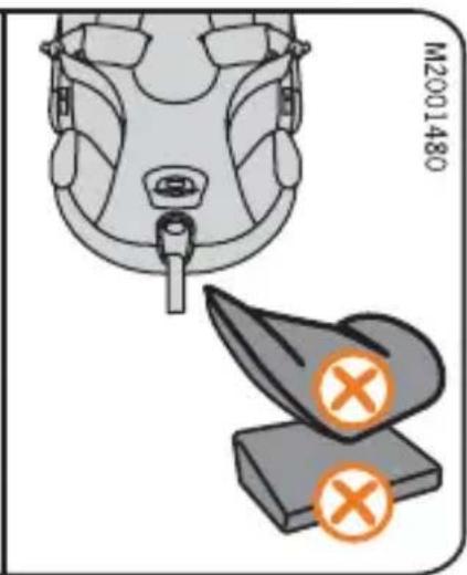 STOKKE iZi Go X1 - Baby cushion and body hugger configurations - 3