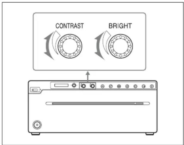 SONY UP991AD - Pour régler le contraste ou la luminosité à l'aide des molettes de commande - 1