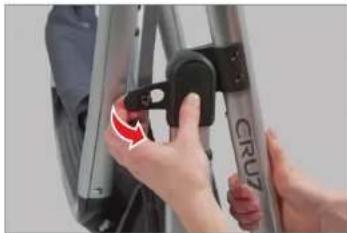 UPPAbaby Cruz - UNFOLDING THE PUSHCHAIR - 1