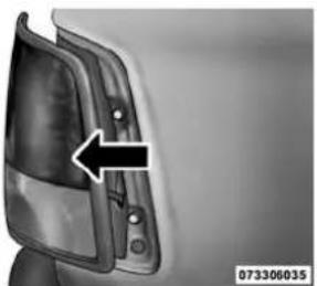 RAM 3500 (2016) - Feux arriré, feu d'arrêt, clignotants et feu x de recul - 2