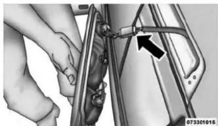RAM 3500 (2016) - Feu de freinage central surélevé avec éclairage de l'espace de chargement - 2