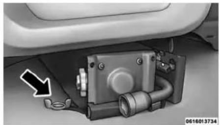 RAM 3500 (2016) - Dépose du cric et des outils (séries 2500 et 3500) - 2