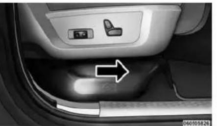 RAM 3500 (2016) - Dépose du cric et des outils (séries 2500 et 3500) - 1