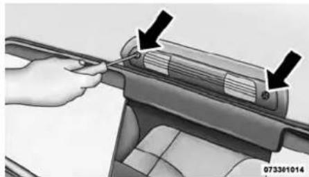 RAM 3500 (2016) - Feu de freinage central surélevé avec éclairage de l'espace de chargement - 1