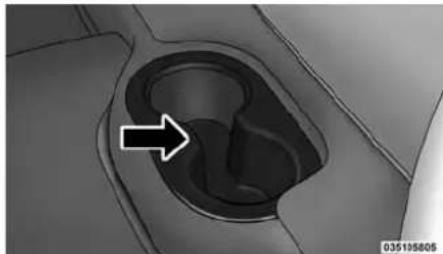 RAM 3500 (2016) - Porte-gobelets arrirée - selon l'équipement - 2