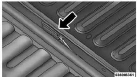 RAM 1500 (2014) - Débranchementdelacamérad'aide aureculoudutéledéverrouillageselon'equipement - 1