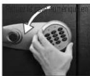 Master Lock T6331ML - Préparation de votre coffre- fort pour la première fois Installation des piles - 1