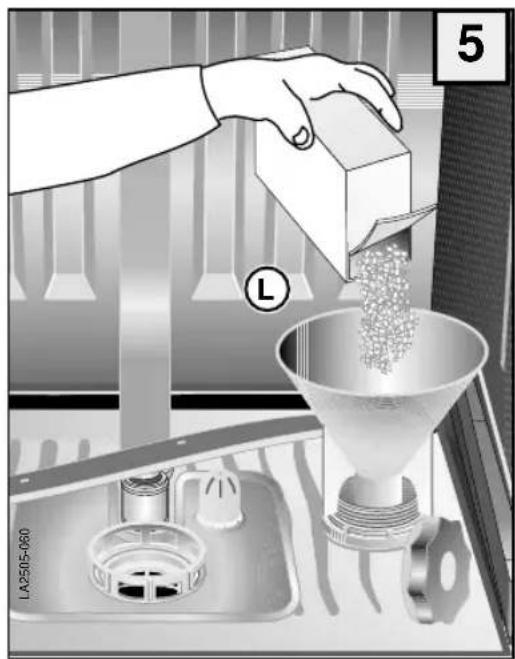 NEW POL XD900IXDG - Only during the first time you carry out this operation: fill about 1/2 litre of water into the salt container. - 1