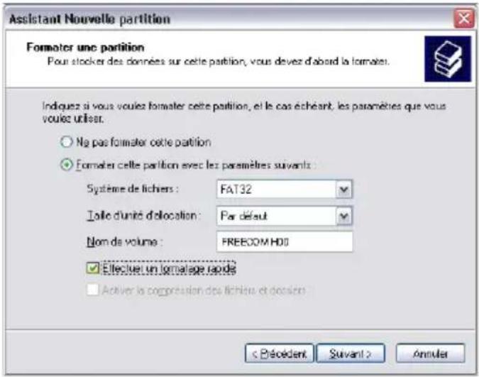 Assistant Nouvelle partition Formoter une partition Pour stocker des données sur cette partition, vous devez d'abord la formater. Indiquez si vous voulez formater cette partition, et le cas échéant, les paramètres que vous voulez utiliser. ○ Na pas formater cette partition ● Formater cette partition avec les paramètres suivants : Système de fichiers : FAT32 Taille d'unité d'allocation : Par défaut Nom de volume : FREECOM HDD ✓ Effectué un tomalse rapide □ Activer la compression des fichies et decisions s Précédent Suivant > Annuler