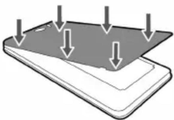 HUAWEI Y6 II Compact - Installer les cartes micro-SIM Inserez la carte microSD (optionnel) - 3