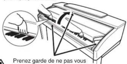 YAMAHA Clavinova CVP509PM - Ouvrez le couvercle du clavier. - 1