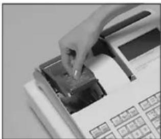 CASIO SES2000 - Pour installer le rouleau de papier des tickets de caisse - 3