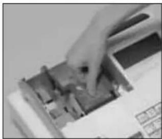 CASIO SEC300 - Pour installer le rouleau de papier des tickets de caisse - 4