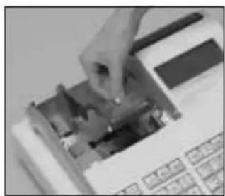 CASIO SEC300 - Pour installer le rouleau de papier des tickets de caisse - 3