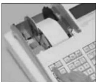 CASIO SEC300 - Pour installer le rouleau de papier du journal - 10