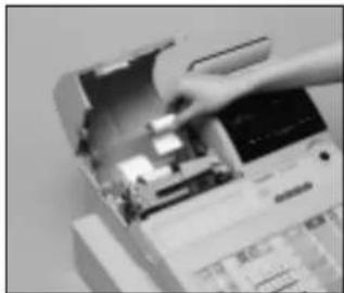 CASIO CE7000 - Pour remplaçer le rouleau de la bande de contrôle - 18
