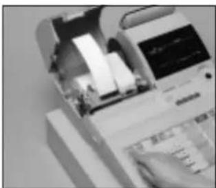 CASIO CE7000 - Mise en place du rouleau de reçus - 12