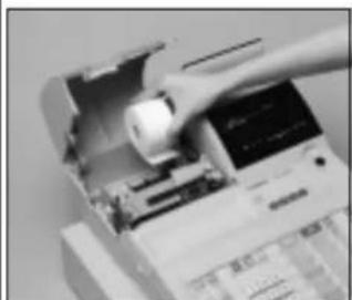 CASIO CE6100 - Mise en place du rouleau de bande de contrôle - 12