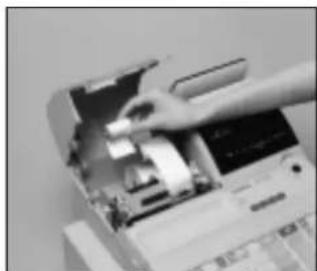 CASIO CE6100 - Pour remplacer le rouleau de reçus - 7