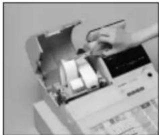 CASIO CE6100 - Pour remplacer le rouleau de reçus - 1