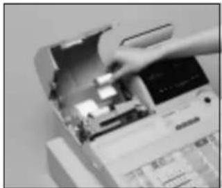 CASIO CE6100 - Pour remplaçer le rouleau de la bande de contrôle - 18