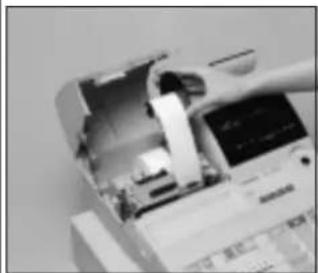 CASIO CE6100 - Mise en place du rouleau de reçus - 2