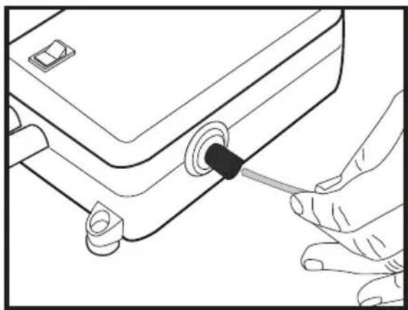 BEKO GNE 60520 DX - Raccordement du tuyau de vidange à la carafe (dans certains modèles) - 1