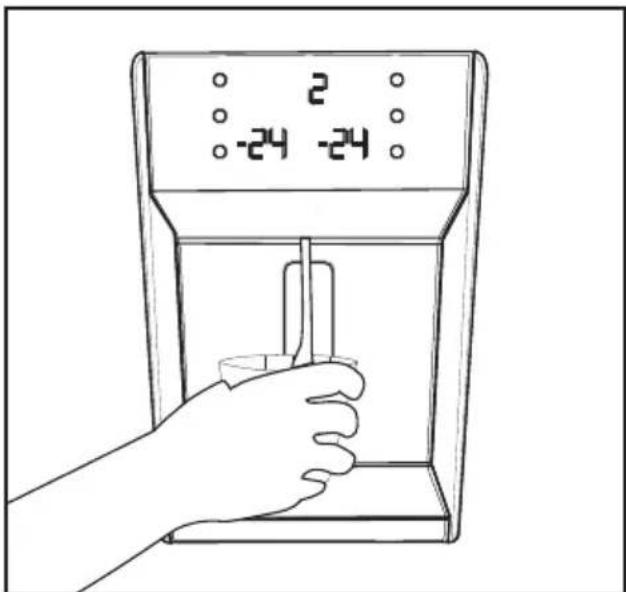 BEKO GNE 134620 E - Korzystanie z dozownika wody Ostrzeżenie - 1