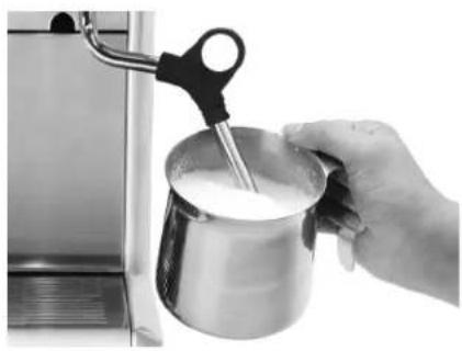 Solis Espresso Master 113 - So wird Milch für Cappuccino oder Latte Macchiato aufgeschäumt - 3