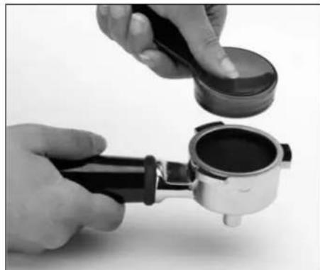 Solis BarVista 111 - Preparing the Coffee - 2