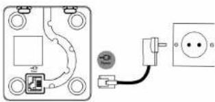 MOTOROLA D701 - Connecting the handset and charger - 1