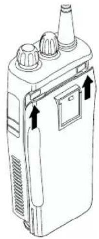 MOTOROLA CP040 - Montarea bateriei - 2