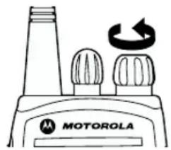 MOTOROLA CP040 - EIN-/AUSSCHALTEN DES FUNKGERÄTS - 2