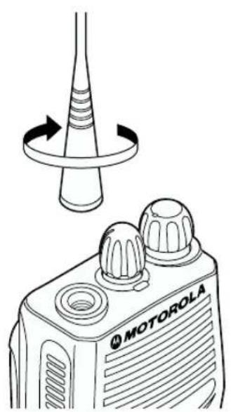 MOTOROLA CP040 - Antennin kiinnittäminen Antennin irrottaminen - 1