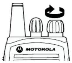MOTOROLA CP040 - DE PORTOFOON AAN- EN UITZETTEN - 1