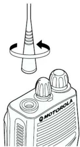 MOTOROLA CP040 - Abmontieren der Antenne - 1