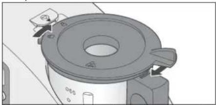 SILVERCREST SKMH 1100 A1 - Mettre le couvercle du bol mixeur en place - 1