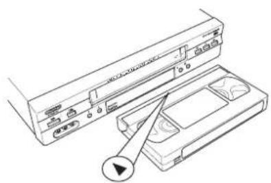 SILVERCREST MN10 - Insérer une Cassette Vidéo - 1