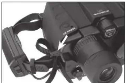 NIKON Stabileyes 12x32 - Anbringen des Tragriemens - 2