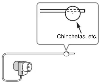 ONKYO HTRC180 - Use chinchetas o algo similar para fijar la antena de FM en su posición. - 1