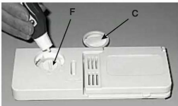 Ariston Thermo LI 670 W NA - Loading the rinse aid. - 1