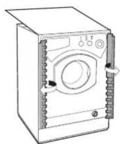 Ariston Thermo LBE68 - Application du panneau d'habillage en bois sur la porte et montage du machine à laver à l'intérieur des éléments: - 3